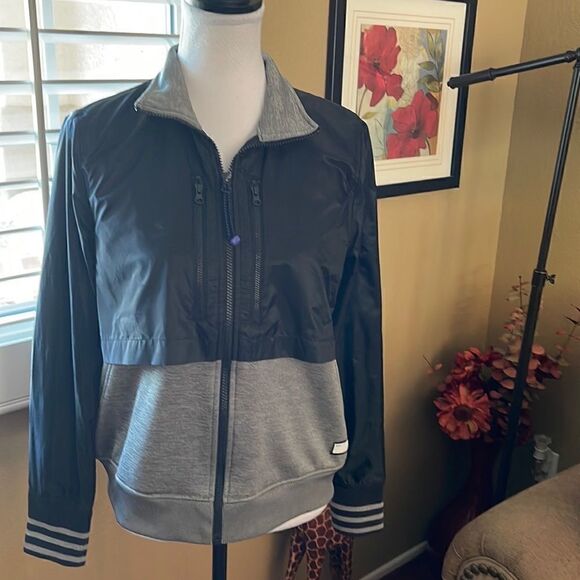 Adidas Women’s Track Jacket/Windbreaker SZ S - Picture 1 of 7